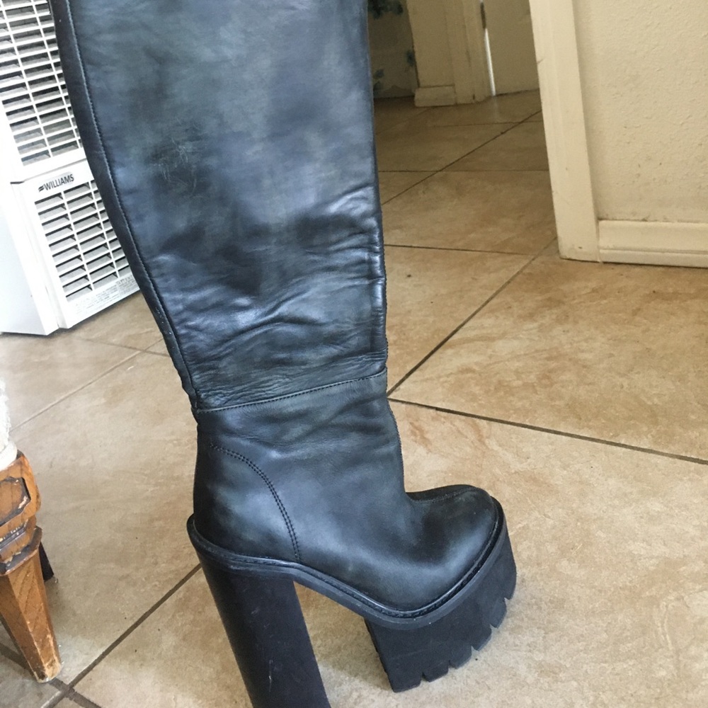 I hurt my knee and cannot wear them anymore!